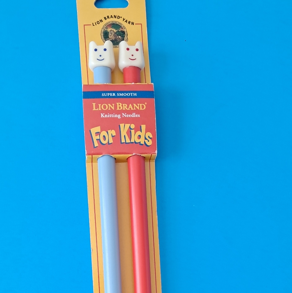 Vintage Lion Brand Knitting Needles for Kids, 10" US 15, Red & Blue - Picture 7 of 7